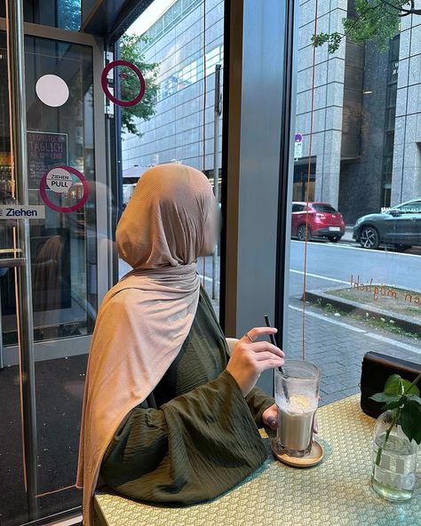 Iced caramel was delicious, didn’t wait for the picture🫣 Outfit Muslim, Hijab Wear, Hijabi Outfit, Cafe Aesthetic, Hijab Aesthetic, Muslim Girl, Hijabi Style, Beautiful Curly Hair, Hijabi Outfits Casual