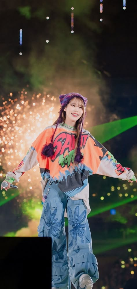 Iu Concert Outfit Ideas 2024, Iu Concert Outfit Ideas, Iu Fashion Outfits, Iu Stage Outfits, Iu On Stage, Iu Concert Outfit, Iu Style, Iu Outfits, Iu Concert