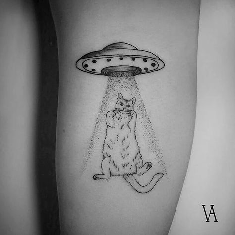 Aliens like cats. Makes sense. Tattoo Regret, Ufo Tattoo, Cat Tattoo Ideas, Hello Kitty Tattoos, Christmas Tattoo, Alien Tattoo, Tattoos Geometric, Cat Tattoo Designs, Cat Tattoos