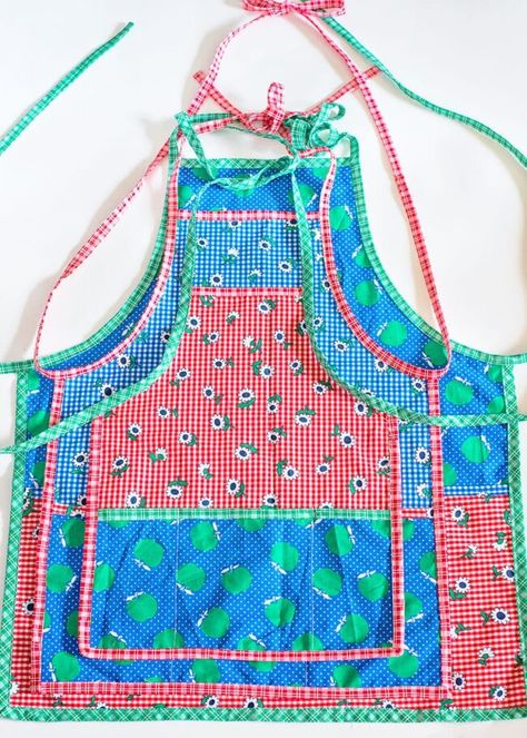 Apron Pockets Ideas, Child’s Apron Pattern Free, Simple Apron Pattern Free, Toddler Apron Pattern Free, Boy Apron Pattern, Kids Apron Pattern Free, Sew An Apron, Sew Apron, Childrens Apron Pattern