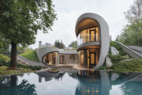 Organische Architektur – Symbiose von Architektonischen Innovationen und Naturlandschaft Futuristic Architecture Home, Architecture Cool, Futuristic House, Hidden House, Organic House, Futuristic Home, Decor Eclectic, Architecture Design Concept, Organic Architecture