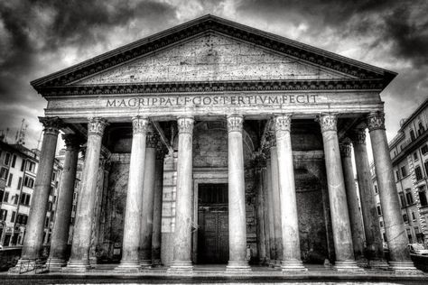 The Pantheon in 10 facts Concrete Pillar, Paris Building, Rome Pantheon, Building Columns, Paris Buildings, Best Places In Italy, Traditional Japanese Architecture, Architecture Books, Places In Italy