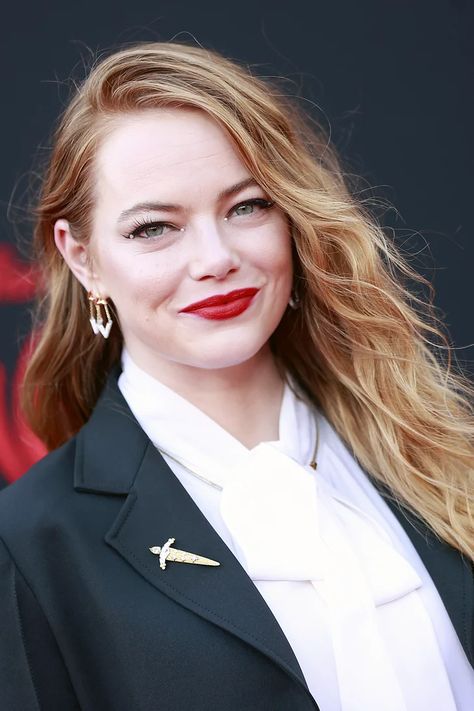 Emma Stone Hair Color, Emma Stone Blonde, Emma Stone Hair, Hollywood Actress, Celebrity Hair Stylist, Kirsten Dunst, Real Hair, Rosie Huntington Whiteley, Amanda Seyfried