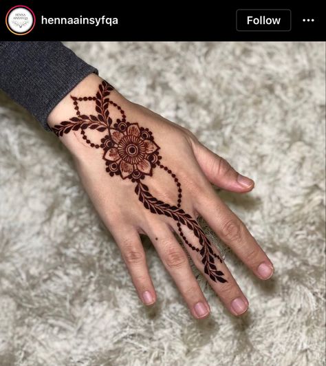 Inai Tangan Simple, Bridesmaid Henna, Henna Fun, Wedding Henna Designs, Inai Pengantin, Pashmina Hijab, Pretty Henna, Henna Nails, Henna Inspired Tattoos