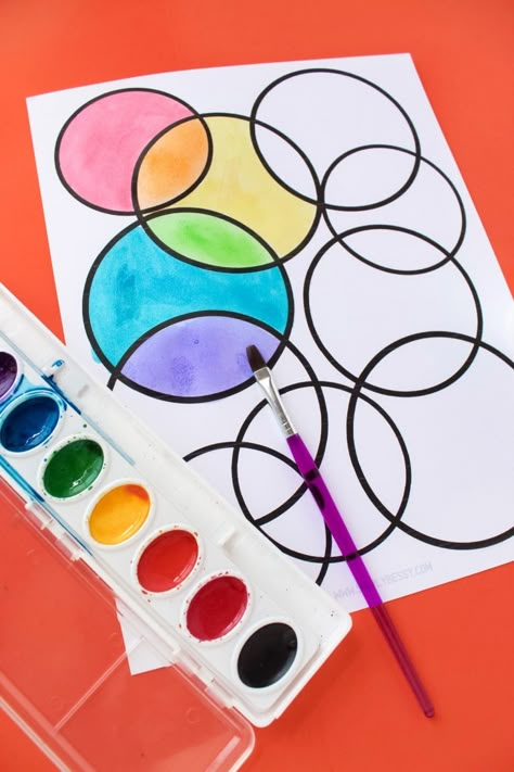 Rainbow Circle Watercolor Art | Simply Bessy | Kids Crafts Art Binder Ideas, Rainbow Art Projects For Kindergarten, Color Art Projects For Preschool, Watercolor Art Lessons Elementary, Color Art Projects Elementary, Color Art Lessons Elementary, Art For Elementary Kids, Kids Art Class Ideas, Circle Watercolor Art