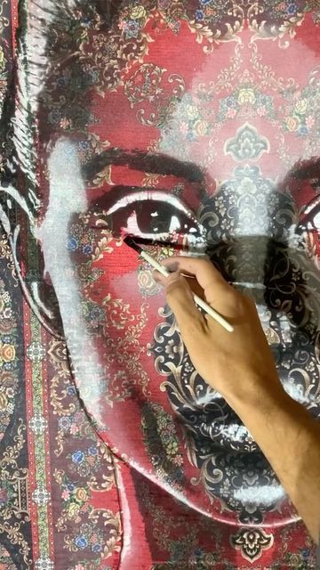 𝐌𝐚𝐭𝐞𝐨 ⊹ 𝐂𝐚𝐫𝐩𝐞𝐭 𝐀𝐫𝐭 on Instagram: "Process of this little RUG painting, enjoy! . . . #stencilart #mateowallpainter #rugart #handcraftedart #paintingportrait #viralart #artsharing #paintinginprogress #artcommunity #originalpainting #carpetart" Carpet Oil Painting, Carpet Seller Painting, Carpet Painting, Rug Painting, African Faces, Carpet Art, Faces Art, Painting Carpet, Antique Mirror Wall