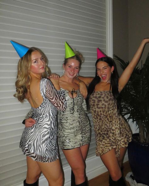 Just a couple of party animals 🐍✨🐆💖🍾🦓 (& chef’s kiss 👨🏽‍🍳💋) Animal Print Theme Party Outfits, Party Animal Birthday Theme Adult, Party Animal Aesthetic, Animal Print Birthday Party, Party Animal Costume, 21st Birthday Themes, Animal Themed Birthday Party, Bday Themes, Animal Dress