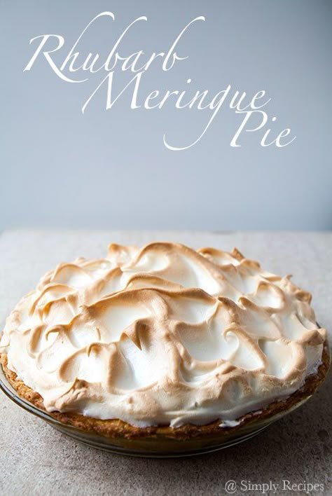 Rhubarb Pie With Meringue, Rhubarb Meringue Pie, Rhubarb Meringue, Desserts Pie, Fluffy Meringue, Dessert Pie, Meringue Pie Recipes, Rhubarb Desserts, Rhubarb Pie