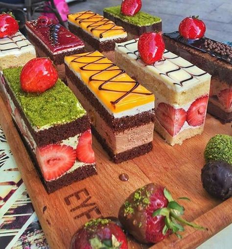 Gateau Cake, Kolaci I Torte, Fancy Desserts, Mini Cheesecakes, Plated Desserts, Pastry Cake, Eclairs, Mini Desserts, Decadent Desserts