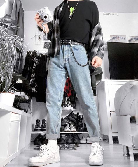 𝖌𝖔𝖙𝖍 𝖌𝖗𝖚𝖓𝖌𝖊 𝖘𝖔𝖚𝖑 on Instagram: “a little r e t r o vibe 💟 wear or tear? 🥀” Grunge Male Outfits, Masc Outfits, Lesbian Fashion, X Male Reader, Alt Outfits, Grunge Look, Punk Outfits, Alt Fashion, Goth Grunge