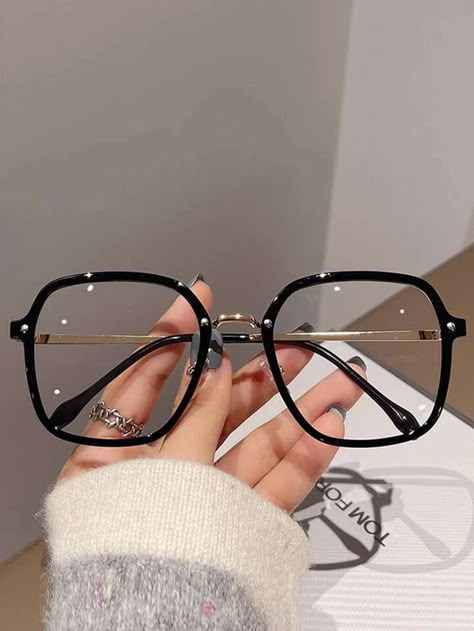 Glasses Women Fashion Eyeglasses, Fashionable Eyeglasses, Cute Glasses Frames, Glasses Frames Trendy, Classy Glasses, Fancy Glasses, Glasses Inspiration, Estilo Hijab, Glasses Trends