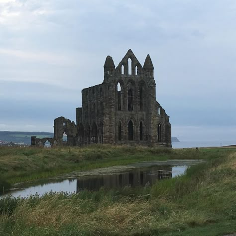 Whitby Aesthetic, Dracula Whitby, Anglo Gothic Aesthetic, Scottish Gothic, Dracula Aesthetic, Anglo Gothic, Gothic Ruins, Medieval Core, Candle Aesthetics