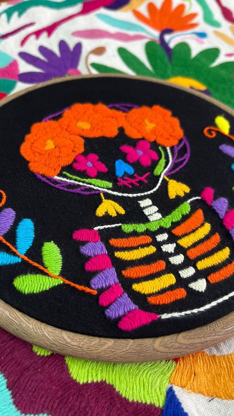 La Puntadita Mexicana | 🌸Bordado Mexicano Jalapa de Díaz #bordado #embroidery #bordadomexicano | Instagram Mexican Embroidery Designs, Mexican Embroidery, December 17, April 16, Embroidery Ideas, Dia De Muertos, Art History, Embroidery Patterns, Bead Work