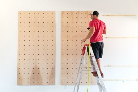 Peg Board Diy, Peg Board Shelves, Pegboard Craft Room, Peg Board Walls, Wooden Pegboard, Diy Dream Catcher, Peg Wall, Pegboard Storage, Pegboard Organization