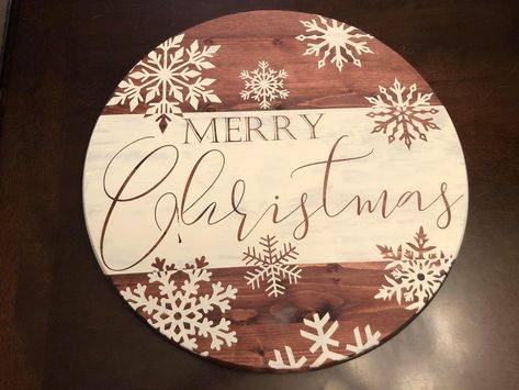 Circle Wood Signs, Diy Christmas Cricut, Circle Wood Signs Diy, Cricut Welcome Sign, Wood Signs Diy, Christmas Silhouette, Welcome Wood Sign, Wood Yard Art, Christmas Wooden Signs