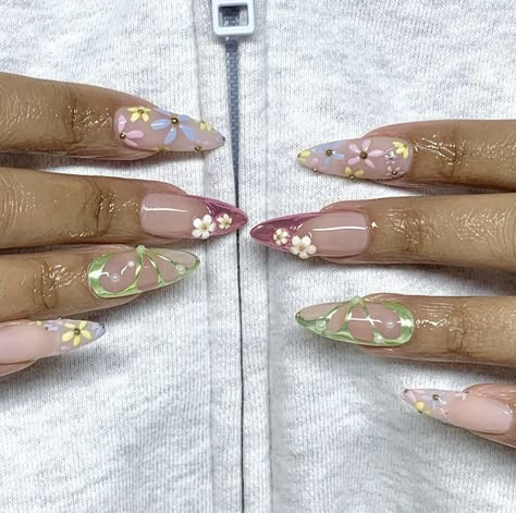 Princesscore Nails, Fairy Inspired Nails, Aphrodite Nails, Elegant Almond Nails, Nail Inspired, Fairy Nails, 23 Birthday, Kutek Disney, Unghie Sfumate