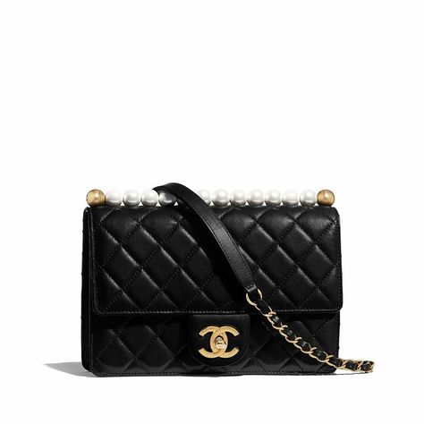 Chanel Lambskin Imitation Pearl & Gold-Tone Metal Flap Bag - $ 4.300,00 Fall Purses, Most Expensive Handbags, Chanel Clutch Bag, Pearl Clutch Bag, Top Designer Handbags, Chanel Decor, Chanel Chevron, Chanel Classic Flap Bag, Photo Polaroid