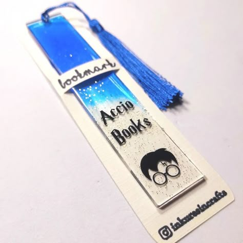 Harry Potter Bookmark Cricut, Harry Potter Acrylic Bookmarks, Harry Potter Resin Bookmark, Harry Potter Book Marks Diy, Harry Potter Arts And Crafts, Harry Potter Bookmark Ideas, Harry Potter Resin, Resin Bookmark Ideas, Epoxy Bookmark