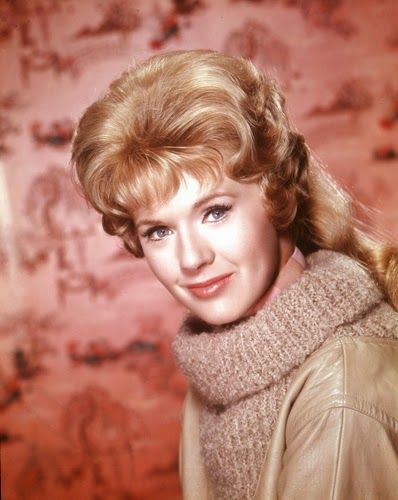 CONNIE STEVENS James Stacy, Stella Stevens, Connie Stevens, Retro Beauty, Old Hollywood Glamour, Vintage Glamour, Hollywood Glamour, Old Hollywood, American Actress