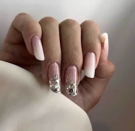 Oval White Nails, Slim Nails, Multicolored Nails, Nyc Nails, School Nails, Winter Nail Art, Oval Nails, Elegant Nails, Minimalist Nails