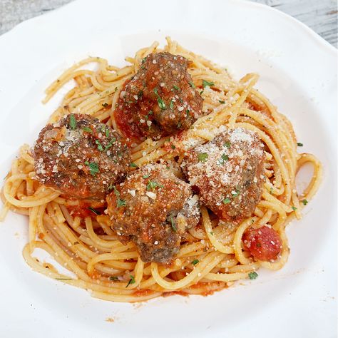 Homemade Eggless Meatballs Eggless Meals, Eggless Meatballs, Meatballs Without Eggs, Spaghetti Sauce From Scratch, Homemade Meatballs Easy, Spaghetti Sauce Recipe, Homemade Spaghetti Sauce, Fresh Tomato Sauce, Eggless Recipes