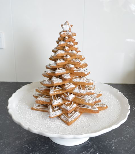 Gingerbread Star Tree, Star Cookie Christmas Tree, Christmas Tree Biscuits, Gingerbread Christmas Tree, Christmas Biscuits, Holiday Diy Projects, 3d Christmas Tree, Christmas Tree Star, Gluten Free Christmas