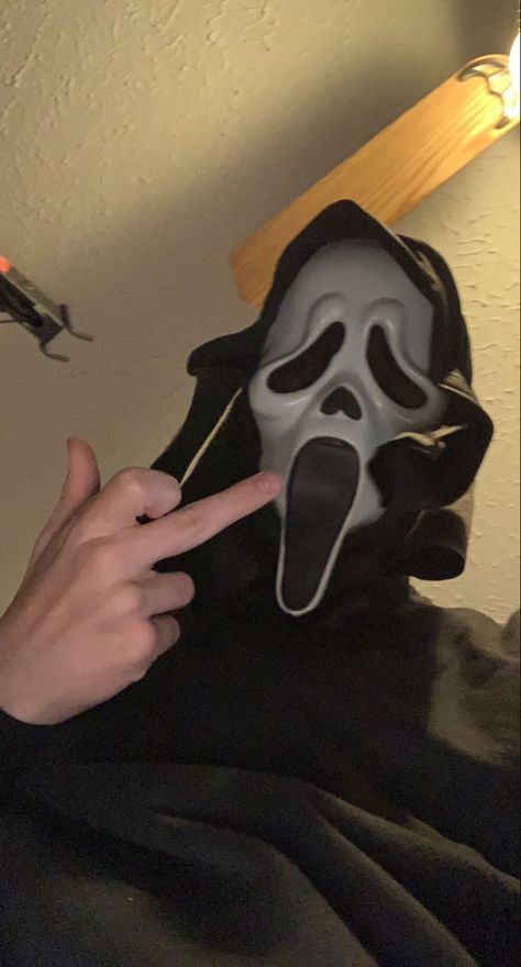 Ghostface Snapchat, Hot Ghost Face Wallpaper, 3d Ghostface Wallpaper, Ghost Face Selfie, Ghostface Pfps, Ghostface Cosplay Male, Ghostface Selfie, Hot Ghostface Fanart, Ghost Face Aethstetic