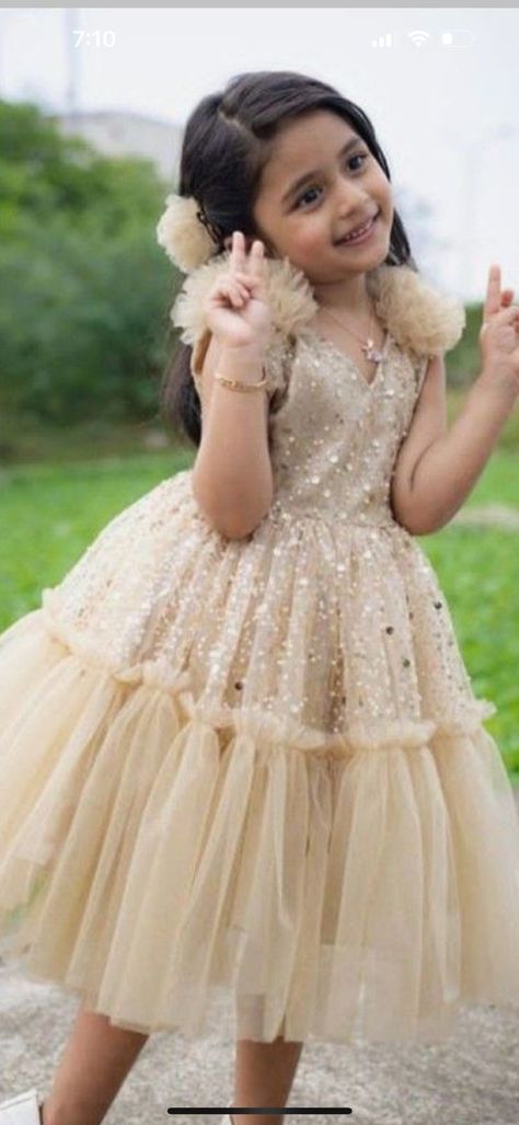 Kids Frocks Design Party Wear, Baby Girl Frocks Princesses, Long Frocks Indian Designer Dresses, Long Frocks Indian, Long Frocks For Girls, Indian Designer Dresses, Birthday Frocks, Party Wear Frocks, 1 Year Baby