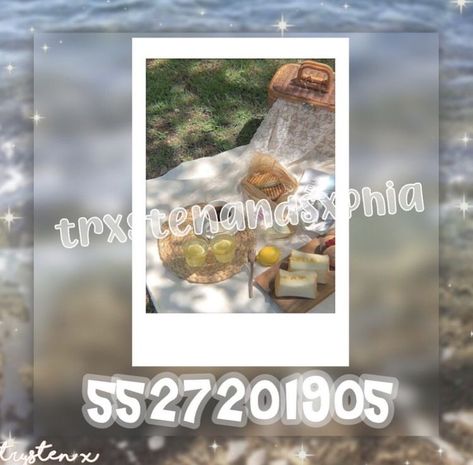 Bloxburg Cottagecore, Bloxburg Pictures, Blocksburg House, Bloxburg Tips, Aesthetic Decals, Roblox Hacks, Picture Codes, Blox Burg, Modern Decals