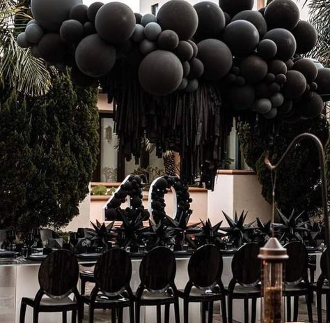 40th Birthday Party Decor, 40th Birthday Dinner, Dinner Setup, All Black Party, Black Party Decorations, Quince Themes, 30th Birthday Themes, 40th Birthday Party Decorations, Birthday Dinner Party