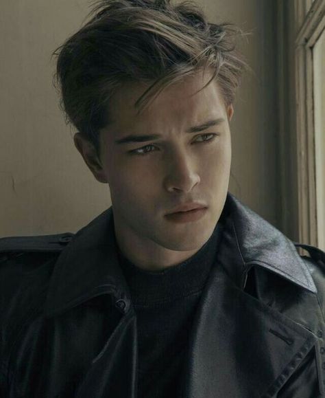 YOUR MAJESTY (COMPLETE ✅) - ♡ W a t a k U t a m a ♡ - Wattpad Chico Lachowski, Francisco Lachowski, 얼굴 그리기, Images Kawaii, Boys Over Flowers, Messy Hairstyles, Male Models, Male Model, Gq