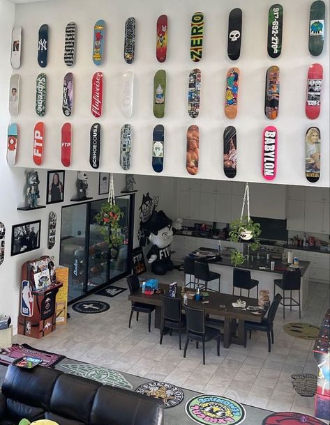 Street Home Decor, Hype Room, Skate Room, Hype Beast Bedroom, Hypebeast Decor, Weird Furniture, Hypebeast Room, Hype Beast, Dream Apartment Decor