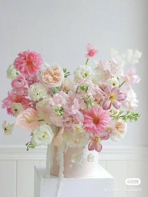 Girly Floral Arrangements, Soft Pink Floral Arrangements, Light Pink Flower Centerpieces, Bridal Shower Flower Arrangements, Light Pink Flower Arrangements, Pink And White Flower Arrangements, Hotel Lobby Flowers, Pastel Flower Arrangements, Flower Arrangements Pink