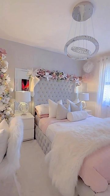 Cheer Room Ideas Bedrooms, Cheer Bedroom, Tranquil Bedroom Ideas, Pink Gold Bedroom, Cheer Room, Bling Bedroom, Glam Bedroom Ideas, Diy Room Ideas, Apartment Bedrooms