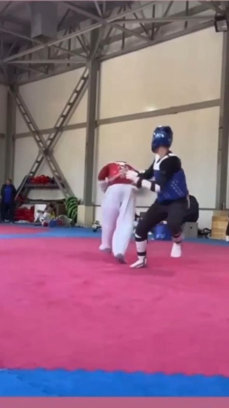 Female Taekwondo, Taekwondo Aesthetic, Taekwondo Video, Karate Video, Tkd Taekwondo, Taekwondo Girl, Judo Karate, Mixed Martial Arts Training, Taekwondo Training