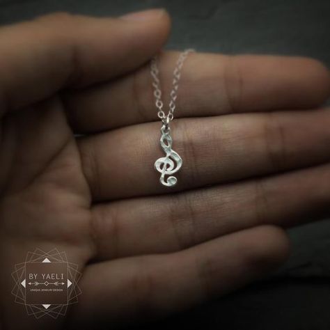 Dainty treble clef necklace, silver tiny treble #jewelry #necklace @EtsyMktgTool #trebleclefnecklace #daintynecklace #birthdaygift Jewelry Design Shop, Treble Clef Necklace, Necklace Music, Dainty Silver Necklace, Summer Jewelry Trends, Children Jewelry, Black Diamond Engagement Rings, Jewellery Trends, Trend Jewelry