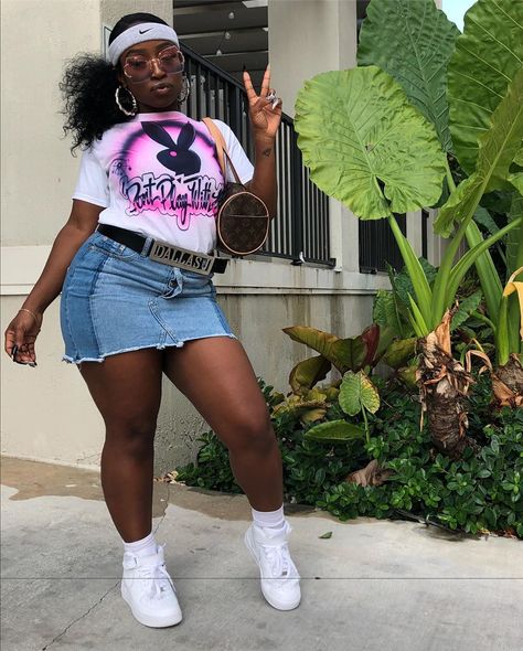 2,514 Likes, 32 Comments - DallasJnails💅🏿 (@dallasalexiaxo) on Instagram: “90’s baby MILLENNIUM TOUR ready ✨ I’ve never missed a B2K concert, Don’t play with me 😜😋…” Millennium Tour Outfit Ideas, 2000's Party, Feminine Fits, 90s Theme Party Outfit, 2000s Theme, Throwback Outfits, 2000s Baby, 2000s Fashion Trends, 00s Fashion