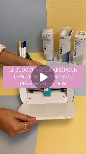 J’ai une idée créative ✂️🎀 on Instagram: "Voici le budget à prévoir selon moi pour se lancer dans la personnalisation par flocage. Je vous conseille de choisir une de ces 2 marques pour votre plotter de découpe (cricut ou silhouette), car ce sont celles le plus répandu sur le marché. De ce fait, vous trouverez très facilement comment l’utiliser sur internet 🥰 #smallbusiness #personnalisation #silhouettecameo #creative #cricut" Cricut Francais, Projet Cricut Maker, Projet Cricut, Cricut Maker Francais, Projet Cricut Maker Francais, Circut Joy Ideas, Carte Anniversaire Cricut Maker, Faire Part Cricut Maker, Idee Cricut