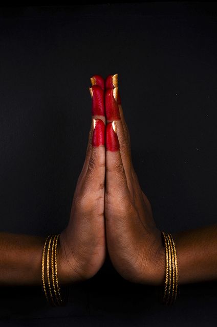 red & gold Yoga Foto's, Image Zen, Pose Yoga, Indian Dance, Yoga Photography, Pranayama, Yoga Life, Incredible India, Yoga Inspiration