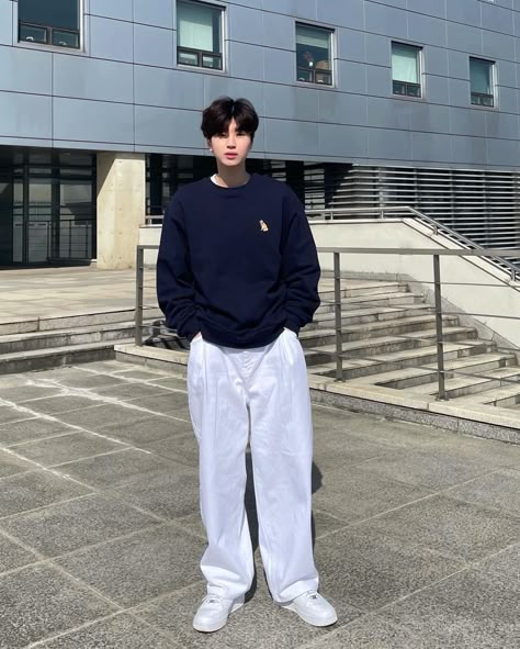 Male Sweatshirt Outfit, Korean Men Style Outfits Summer, Street Style Korean Men, Summer Male Outfits Korean, Softboy Aesthetic Outfits Men Korean, Asian Street Style Men Korean Fashion, Korean Fashion Men Casual Outfit Summer, Douyin Men Fashion, Korean Outfits Men Summer