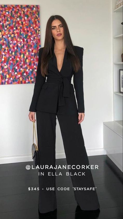 Womens Suit Outfits, Intelligent Woman, Grad Outfits, Woman Suit, Business Outfits Women, Business Chic, Outfit Chic, Woman Suit Fashion, Pantsuits For Women