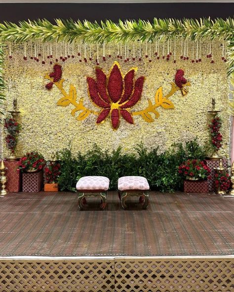 For this pellikuturu decor, the lotus and birds crafted from rose petals, paired with chrysanthemum flowers along the backdrop, create a traditional yet timeless elegance. #pellikuturu #pellikuturuceremony #pellikuturulook #pellikuturudecor #pellikuturufunction #splendorweddings#weddinginspiration #southindianweddings #receptiondecoration #northindianwedding #mehandidecor #seemanthamceremony #mehandi #southindianweddingdecor #mandap #mandapdecor #floraldecor #indianwedding #weddingi #eventpl... Lotus Backdrop Decoration, Pellikuturu Decor, Mangala Snanam, Pellikuthuru Decor, Traditional Backdrop, Detox Your Home, Mandap Decor, Marriage Decoration, Wedding Backdrop Decorations