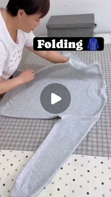 How To Fold Hoodies, How To Fold Sweaters, Folding Tips, Folding Hacks, Towel Series, Folding Fitted Sheets, Folding Towels, Shirt Folding, Tiktok Fyp