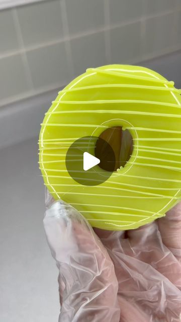 Myrtra hatten on Instagram: "How to make candy pineapple slices tutorial 🍍" Candy Pineapple Rings, How To Make Candy Fruit, Candied Pineapple Recipes, Candied Pineapple Slices, Pineapple Candy Recipe, Candy Apple Slices, Candied Apples Slices, Candy Pineapple, Pineapple Candy