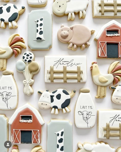 Cow Cookies, Farm Cookies, Barnyard Birthday Party, Cow Baby Showers, Farm Theme Birthday, Animal Baby Shower Theme, Farm Baby Shower, Farm Themed Birthday Party, Baby Birthday Themes