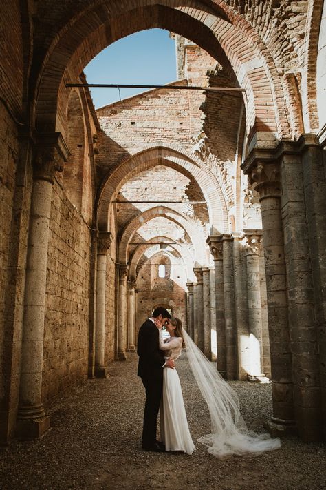 Real wedding: Elopement at San Galgano, Tuscany — La Lista Italian Elopement, 9 Year Anniversary, Tuscan Towns, Castle Wedding, Elopement Wedding, Ceremony Venue, Italy Wedding, Wedding Elopement, Wedding Night