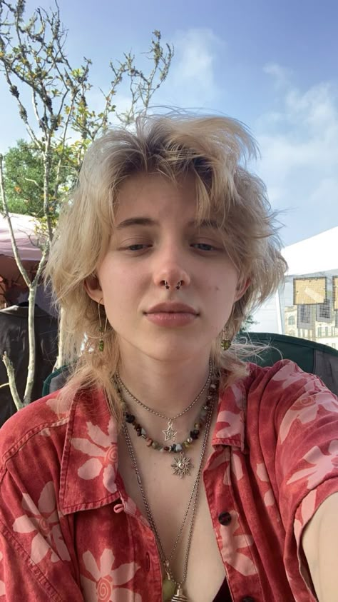 Fem Short Haircut, Nb Haircut, Gender Neutral Hairstyles, Gender Neutral Haircuts, Nonbinary Haircuts, Non Binary Hair, Blonde Mullet, Nonbinary Hair, Ftm Haircuts