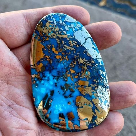 Geology Wonders Cool Optical Illusions, Healing Stones Jewelry, Stone World, Crystal Aesthetic, Pretty Nail Art Designs, Spiritual Crystals, Pretty Rocks, Crystal Healing Stones, Minerals And Gemstones