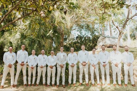 Neutral beachy Groomsman outfits. Beige khakis, cognac shoes and belts, linen suit Khaki Groomsmen, Groomsman Outfits, Groomsman Attire, Outfits Beige, Beige Linen Pants, Cognac Shoes, Wedding Groomsmen Attire, Groomsmen Looks, Wedding Groomsmen