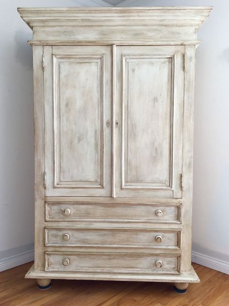 Refurbished Armoire Ideas Farmhouse, Dresser Makeover White, Restoration Furniture, Annie Sloan Furniture, Chalk Paint Tutorial, Distressed Furniture Diy, Chalk Paint Makeover, Armoire Makeover, French Style Bedroom